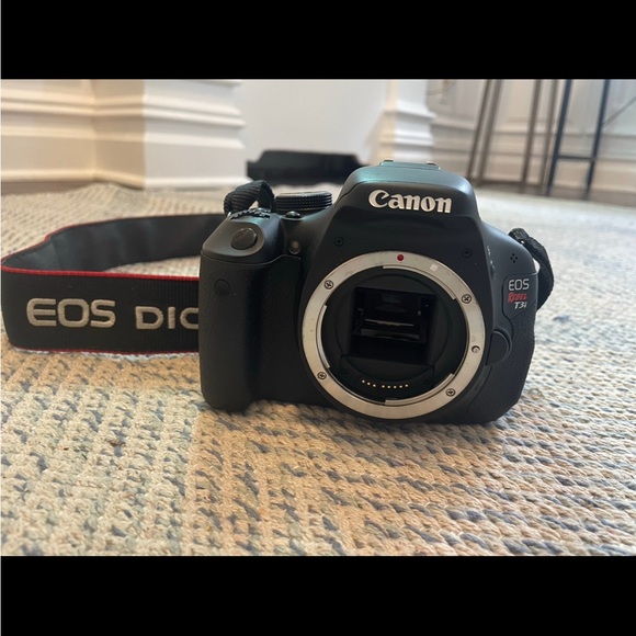Canon EOS Rebel T3I DSLR Camera Body - barely used - Picture 3 of 4